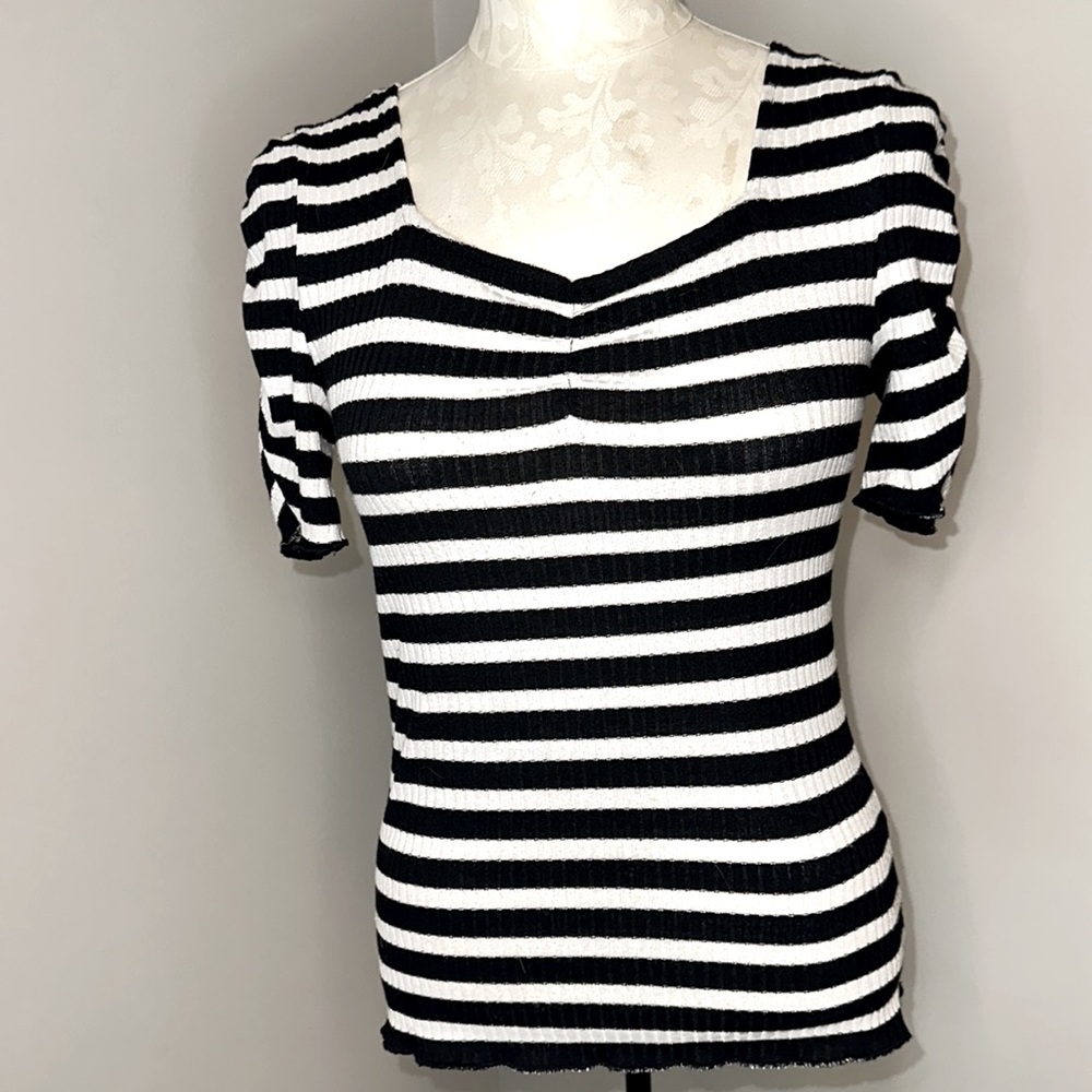 ANA a.n.a ribbed striped short sleeve shirt black and white Size Small